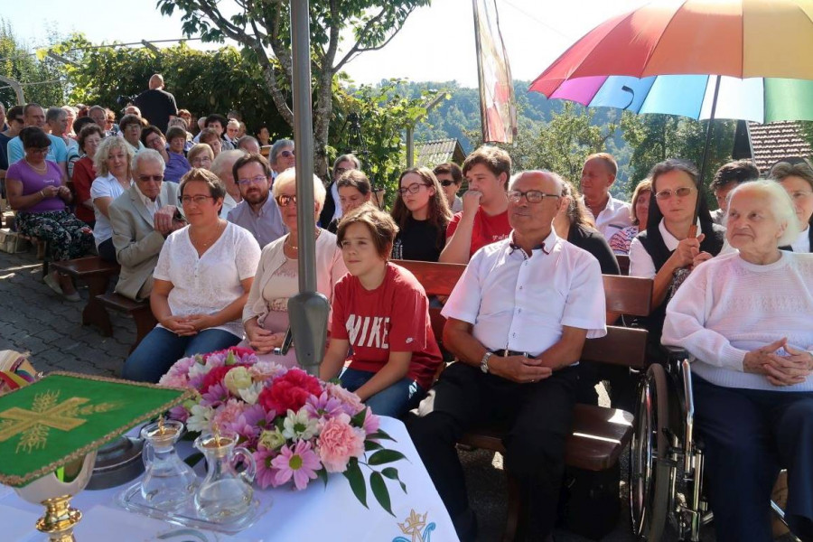 Maša ob srečanju slepih in slabovidnih na Svinjskem