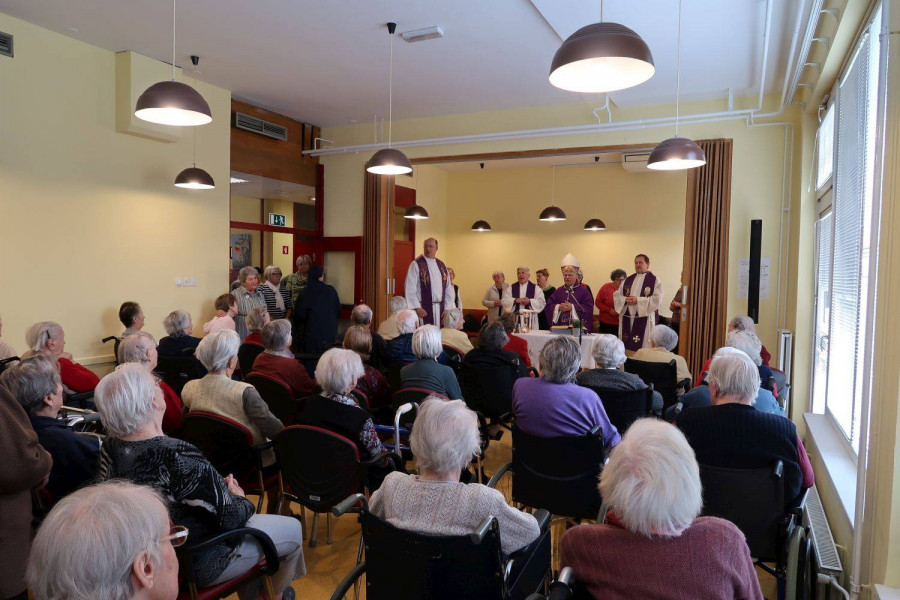 Škof sklenil letošnje obiske v domovih starejših