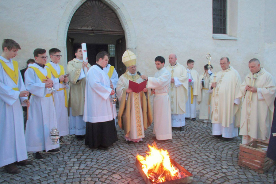 Velikonočna vigilija - srce bogoslužja Cerkve