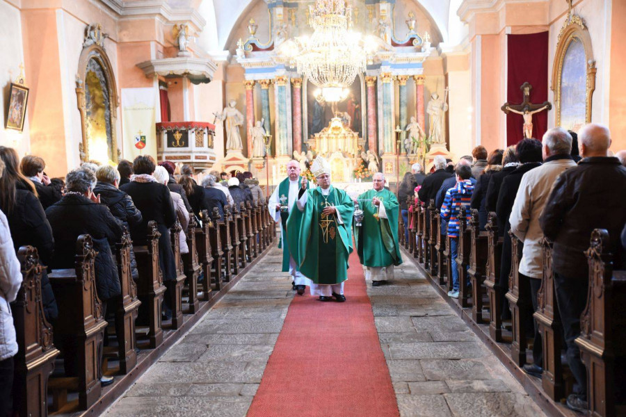 V Brusnicah so obnovili župnijsko cerkev