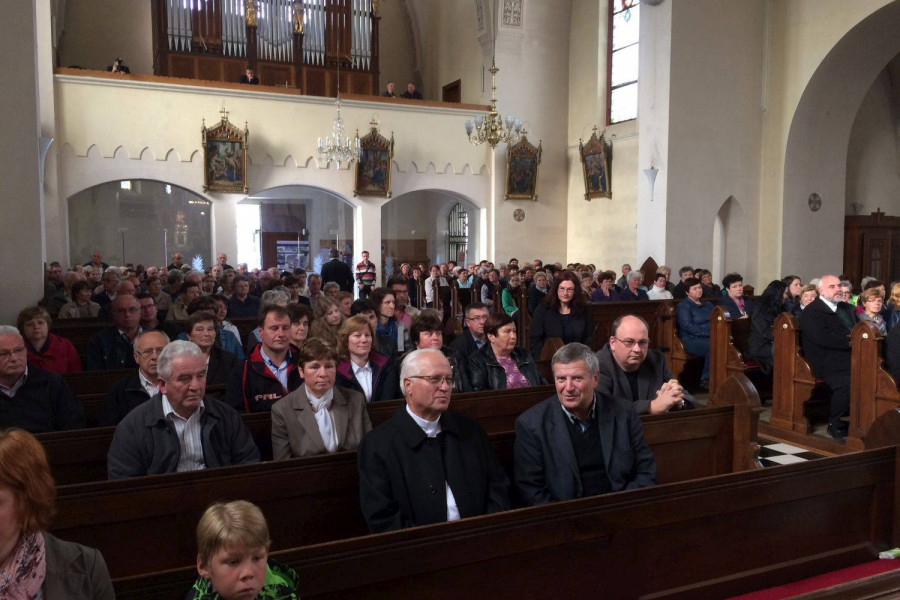 Koncert duhovniškega okteta Oremus v Mirni Peči