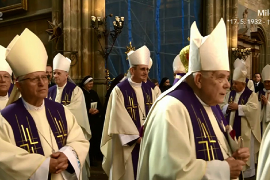 Škof Glavan na pogrebu kardinala Vlka v Pragi
