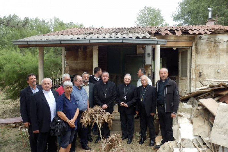 Predaja človekoljubne pomoči in obisk predsednika SŠK msgr. Glavana v Srbiji