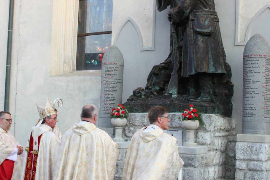 Blagoslov obnovljenega spomenika žrtvam 1. svet. vojne