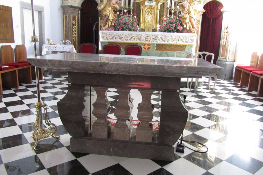Posvetitev oltarja v Dobrniču
