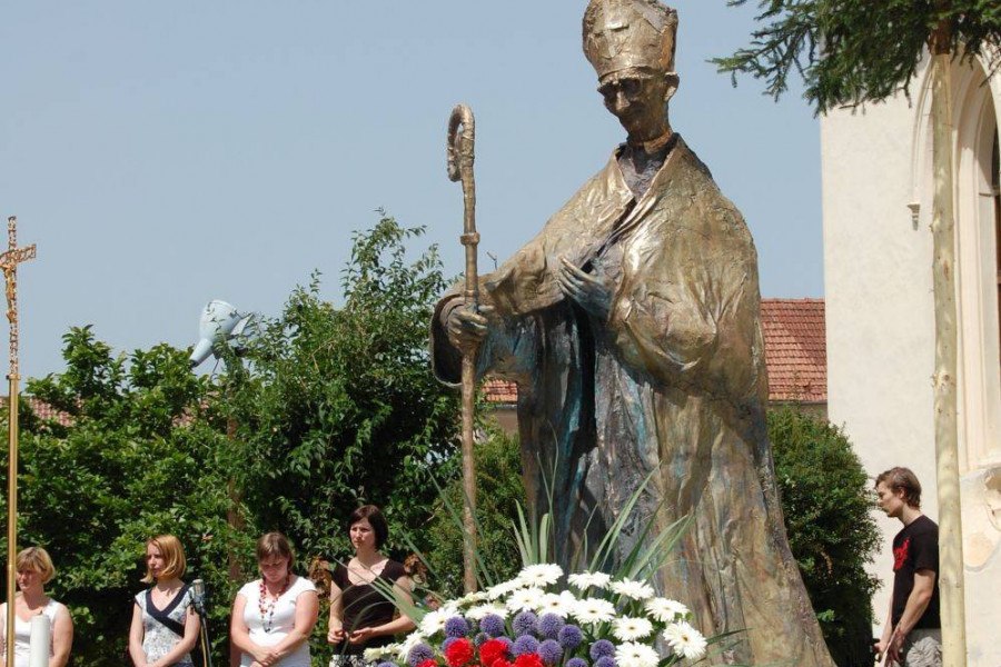 Blagoslov spomenika nadškofu dr. Alojziju Šuštarju