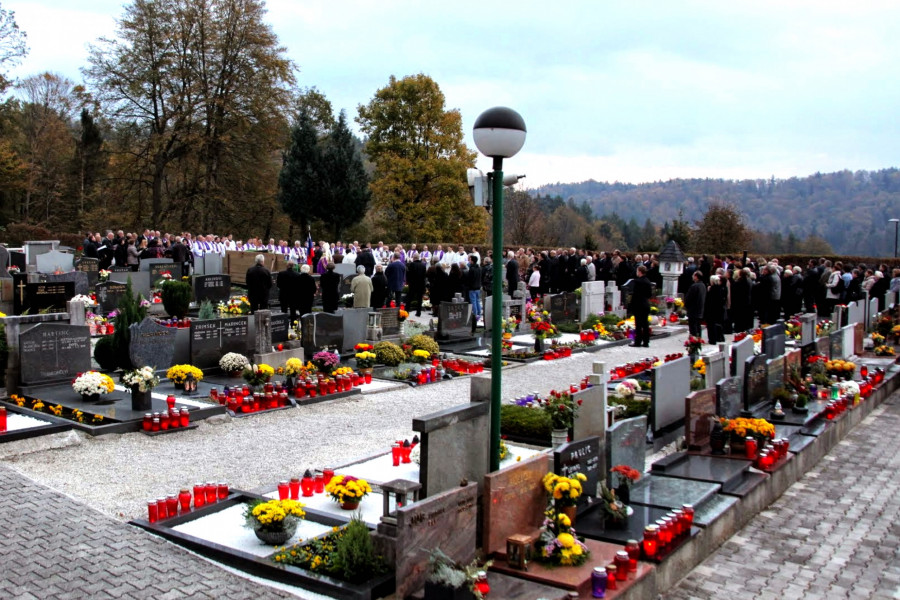 Pastirsko pismo slovenskih škofov glede raztrosa pepela pokojnih na pokopališčih