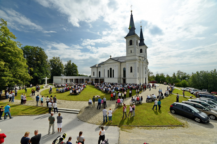 PRAZNOVANJE MARIJINEGA VNEBOVZETJA NA ZAPLAZU