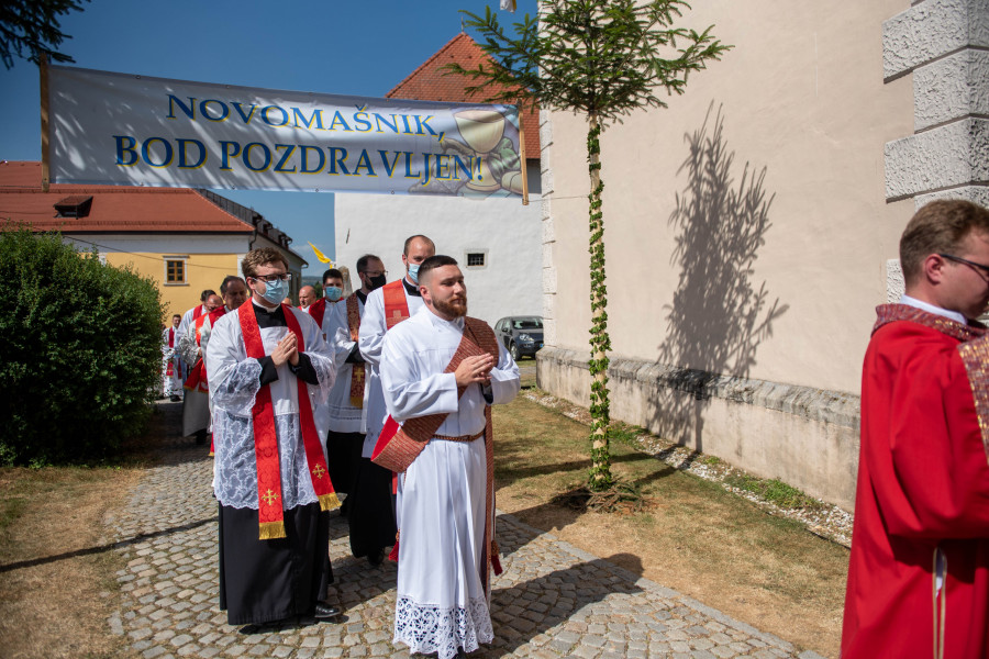 SLOVESNOST MAŠNIŠKEGA POSVEČENJA