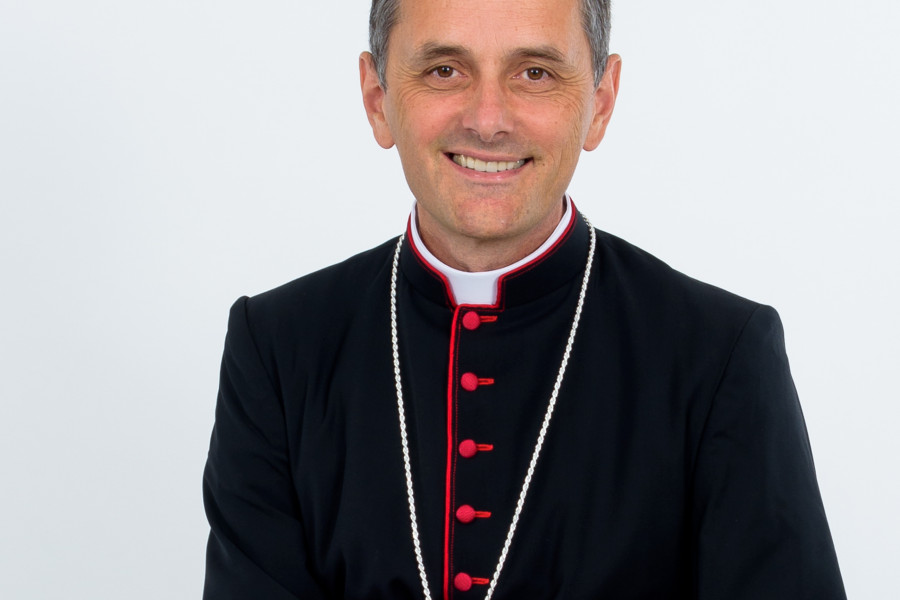 Izpoved vere imenovanega novega novomeškega škofa msgr. dr. Andreja Sajeta