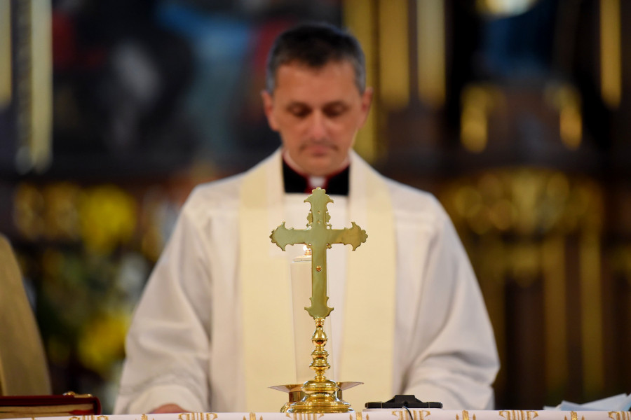 Novi novomeški škof msgr. dr. Andrej Saje izpovedal vero in prisegel zvestobo papežu