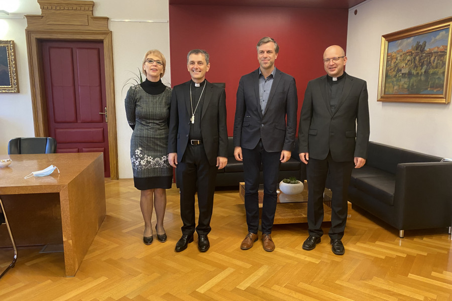 Obisk novomeškega škofa msgr. dr. Andreja Sajeta pri novomeškem županu Gregorju Macedoniju