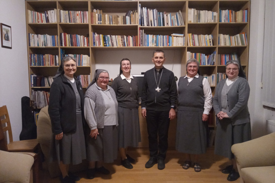 Škof Saje obiskal skupnost sester salezijank