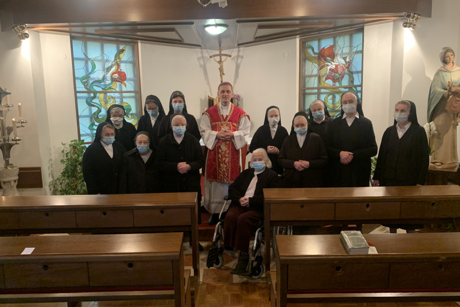 Škof Andrej Saje obiskal sestre de Notre Dame v Novem mestu