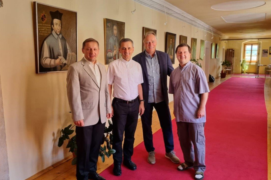 Skupina Karizmatične prenove obiskala škofa Andreja Sajeta