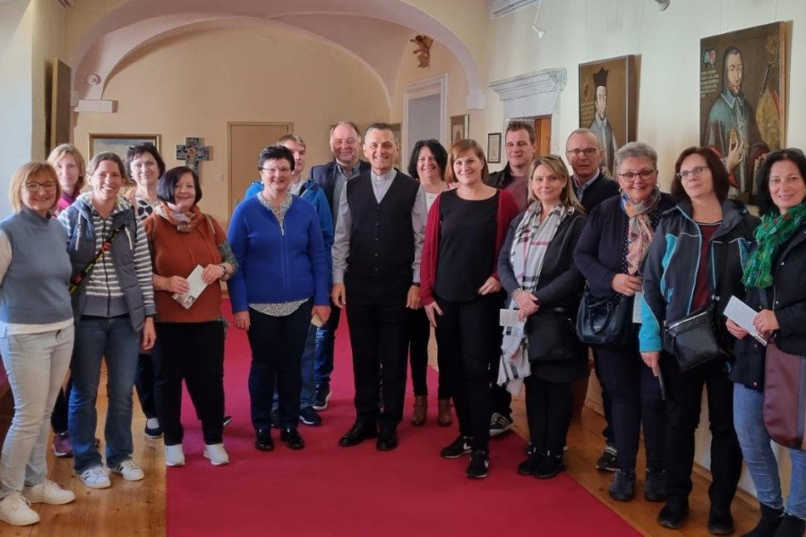 Koroški dvojezični veroučitelji obiskali novomeško škofijo