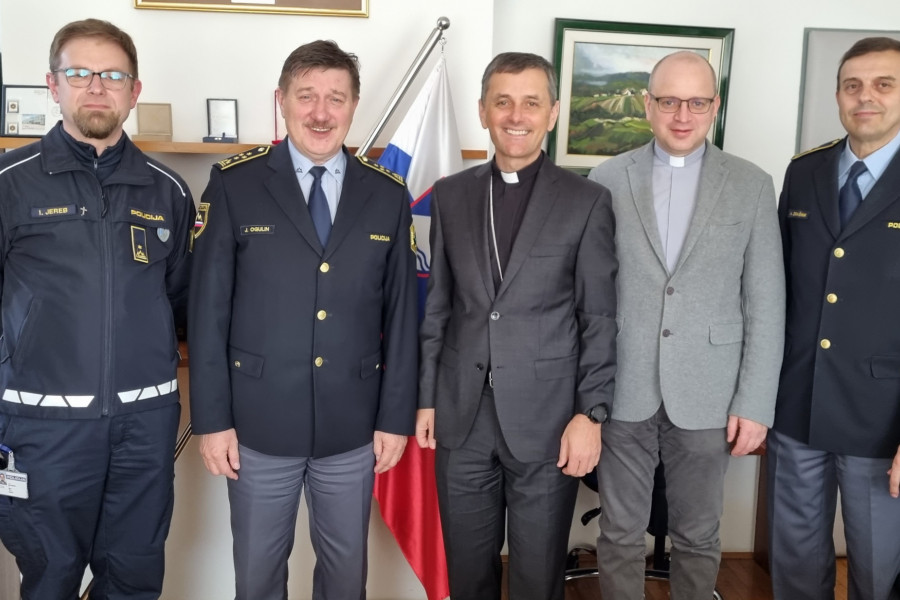 Škof msgr. dr. Andrej Saje obiskal Policijsko upravo Novo mesto