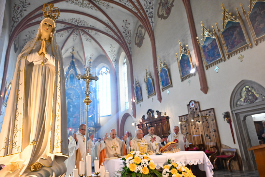 Poklicani k poslušanju in oznanjevanju evangelija: nagovor škofa msgr. dr. Andreja Sajeta pri sveti maši ob 80-letnici škofa msgr. Andreja Glavana