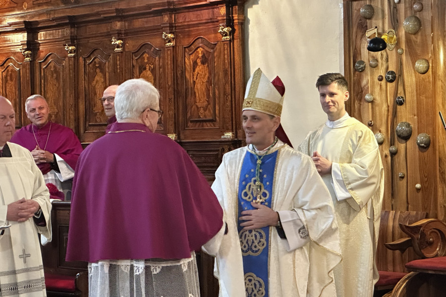 Umestitev novega novomeškega prošta: homilija škofa msgr. dr. Andreja Sajeta
